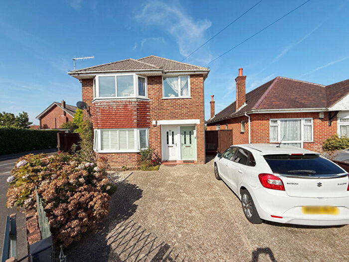 3 Bedroom Apartment For Sale In Kingswell Road, Bournemouth, BH10