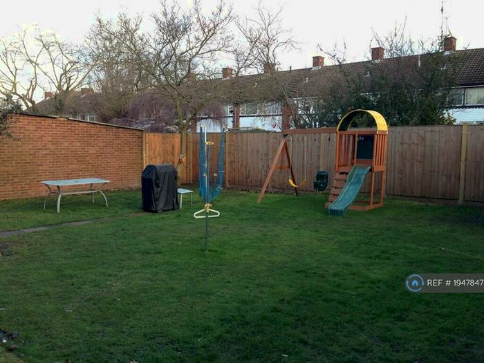 2 Bedroom Flat To Rent In Courtlands Avenue, London, SE12