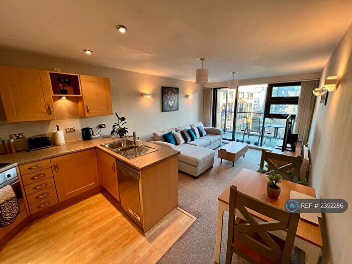 1 Bedroom Flat To Rent In Deanery Road, Bristol, BS1