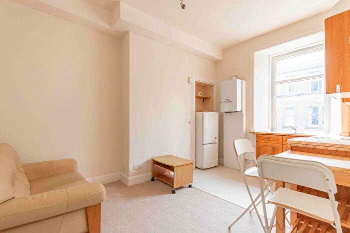 2 Bedroom Flat To Rent In L – Roseburn Place, Edinburgh, EH12