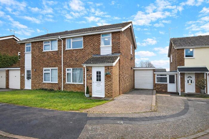 3 Bedroom Semi Detached House For Sale In Himley Green, Linslade, LU7