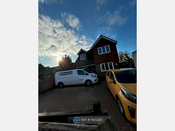 5 Bedroom Detached House To Rent In The Green, Ninfield, Battle, TN33