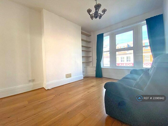 2 Bedroom Flat To Rent In Albion Road, London, N16
