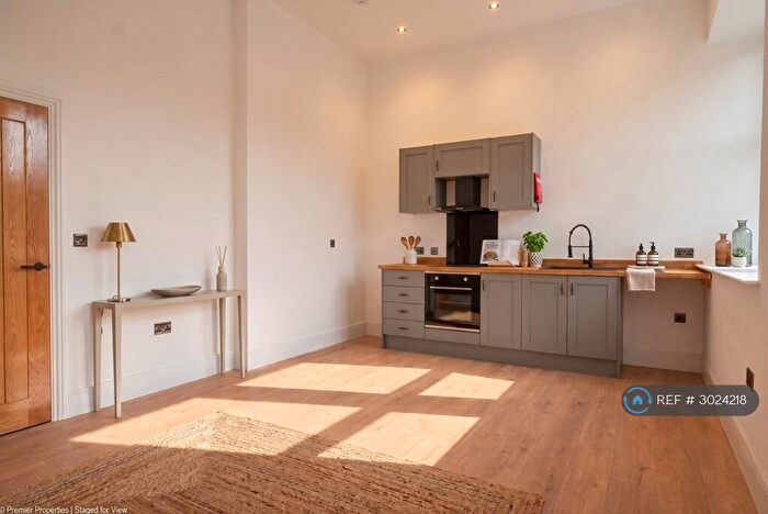 2 Bedroom Flat To Rent In Tudor House, Brighouse, HD6