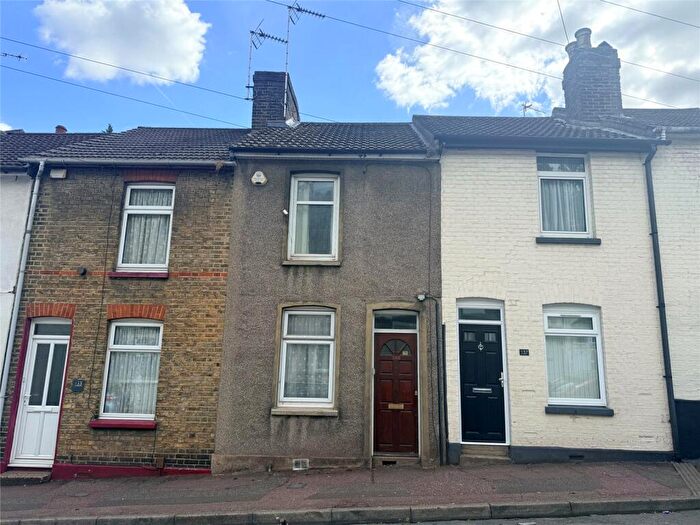 2 Bedroom Terraced House For Sale In Castle Road, Chatham, Kent, ME4