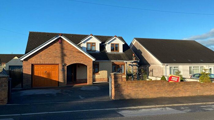 3 Bedroom Detached Bungalow For Sale In Bancffosfelen, Llanelli, SA15