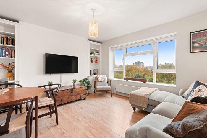 2 Bedroom Flat To Rent In Queensbridge Court, Queensbridge Road, E2