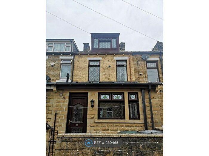 4 Bedroom Terraced House To Rent In Stanmore Place, Bradford, BD7
