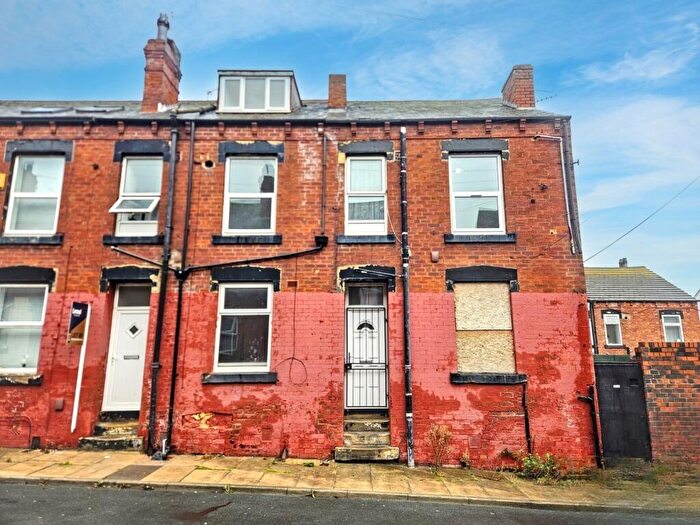 2 Bedroom Terraced House For Sale In Upper Woodview Place, Leeds, , Leeds, LS11