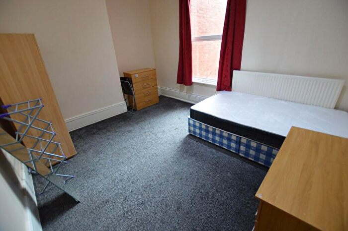 9 Bedroom House To Rent In Cardigan Road, Leeds, LS6