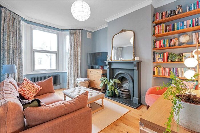 2 Bedroom Flat For Sale In Ivydale Road, Nunhead, London, SE15