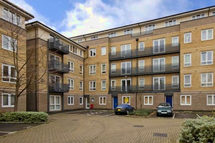 2 Bedroom Apartment To Rent In Rosegate House, Bow, London, E3