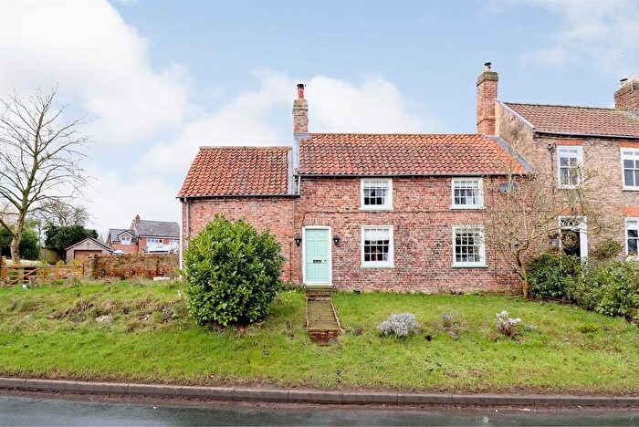 4 Bedroom Semi-Detached House For Sale In Main Street, Holtby, York, YO19