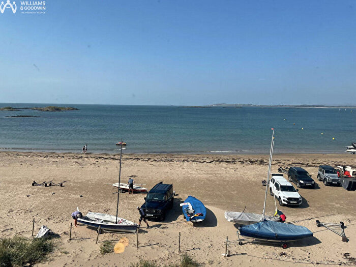 4 Bedroom Flat For Sale In High Street, Rhosneigr, Anglesey, LL64
