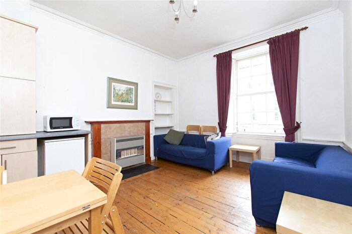 2 Bedroom Flat To Rent In William Street, Edinburgh, EH3