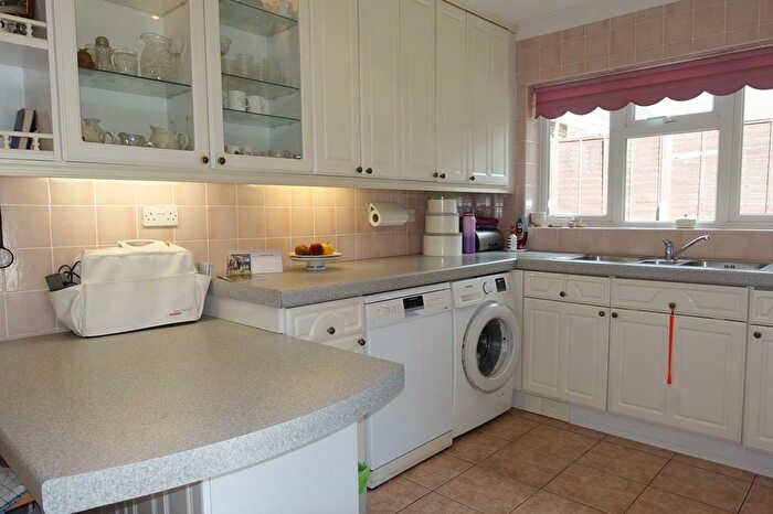 2 Bedroom Bungalow For Sale In The Chase, Findon, BN14