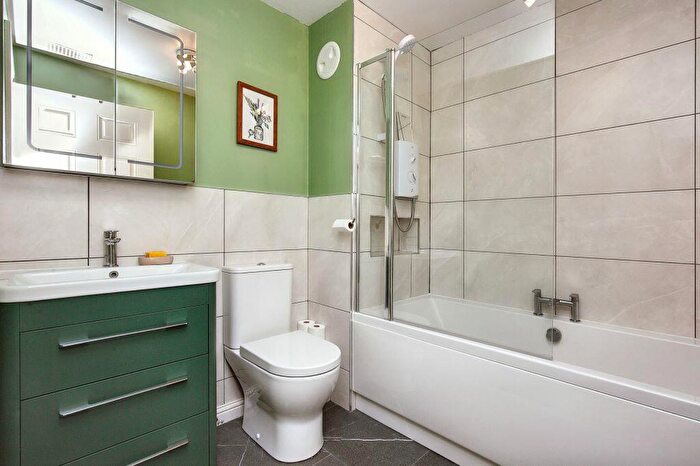 2 Bedroom Flat For Sale In / Duff Street, Dalry, Edinburgh, EH11
