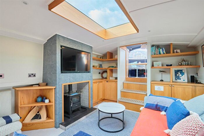 2 Bedroom Bungalow To Rent In Limehouse Basin, Goodhart Place, London, E14
