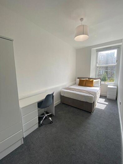 3 Bedroom Flat To Rent In Pitkerro Road, Stobswell, Dundee, DD4