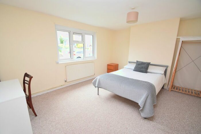 3 Bedroom Flat To Rent In Tregullow Road, Falmouth TR11
