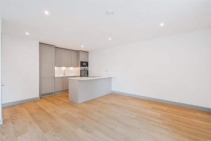 1 Bedroom Flat For Sale In Malden Road, Cheam, SM3