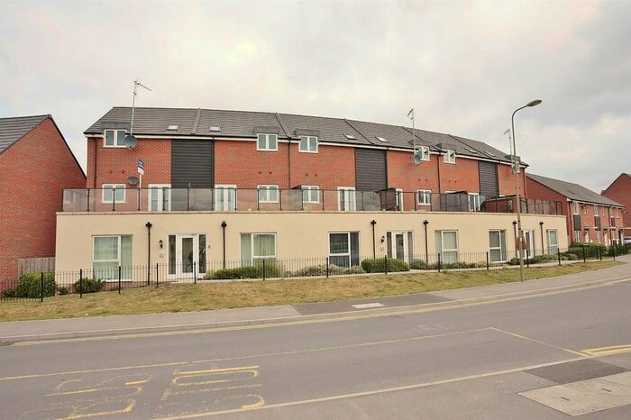2 Bedroom Flat To Rent In Elm Park, Didcot, OX11