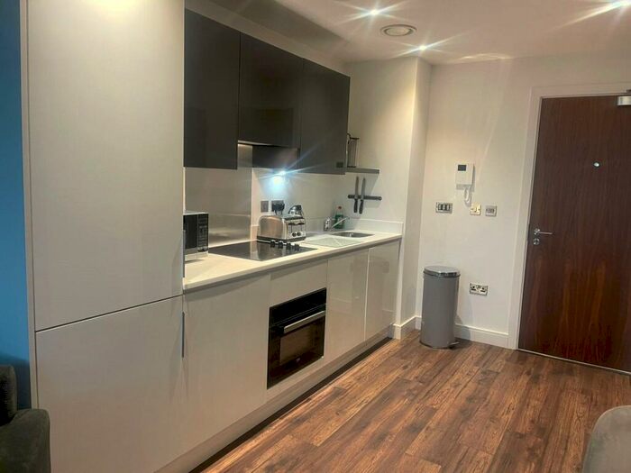 1 Bedroom Apartment To Rent In New Eton House, Bath Road, Slough, Berkshire, SL1