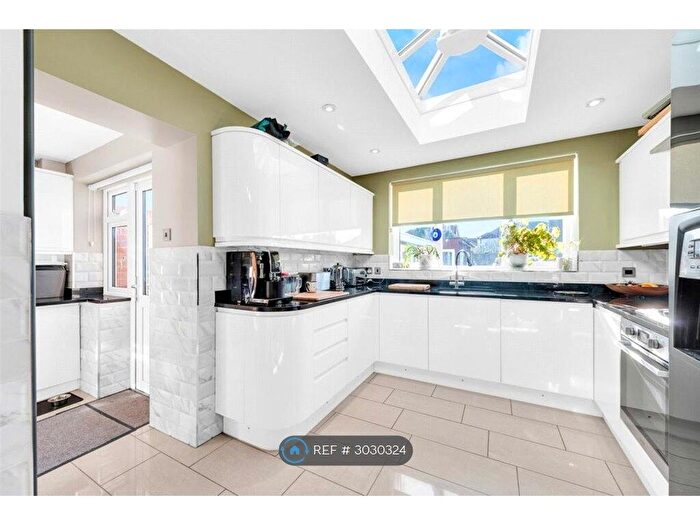 3 Bedroom Semi-Detached House To Rent In Sutcliffe Road, Welling, DA16