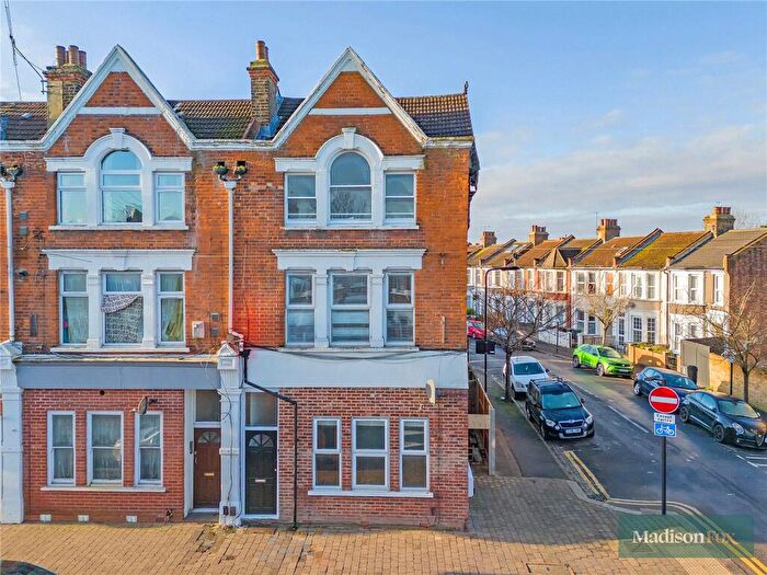 2 Bedroom Apartment To Rent In Grove Green Road, Leytonstone, London, E11