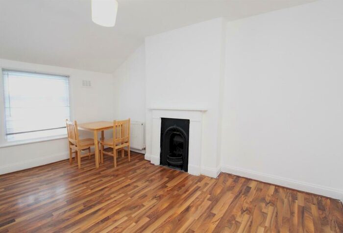 Studio To Rent In Lausanne Road, Turpike Lane, N8