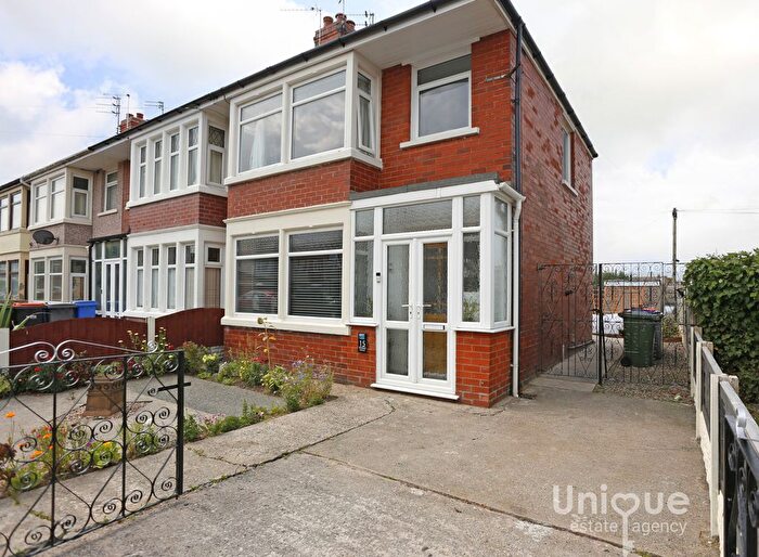 3 Bedroom Semi-Detached House For Sale In Whinfield Avenue, Fleetwood, FY7