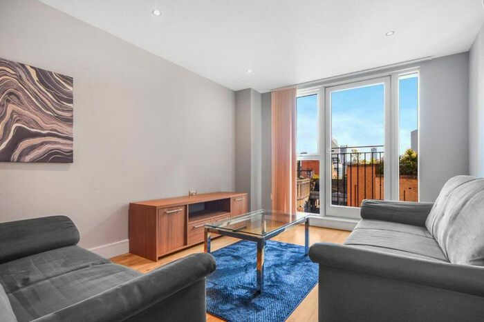 2 Bedroom Flat To Rent In Great Suffolk Street, Southwark, London, SE1