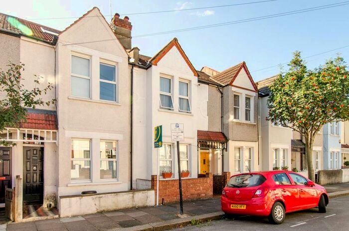 Studio To Rent In Rostella Road, Tooting, London, SW17