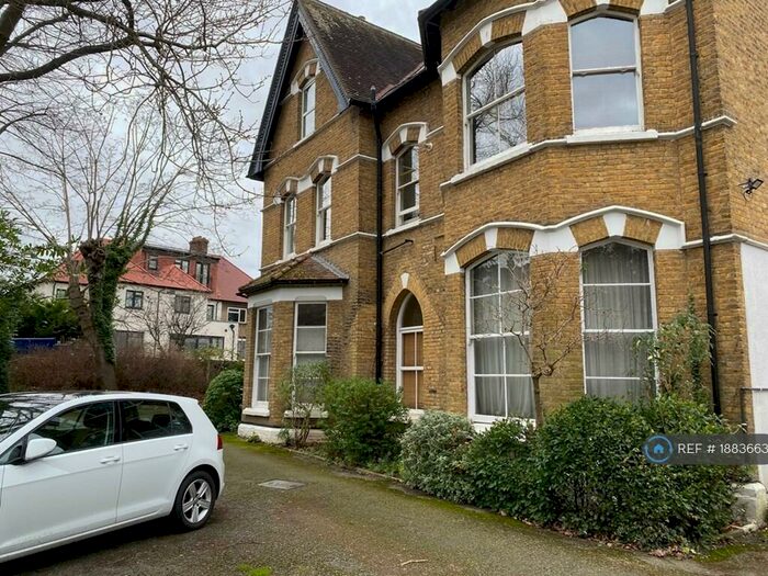 2 Bedroom Flat To Rent In Shortlands Grove, Bromley, BR2
