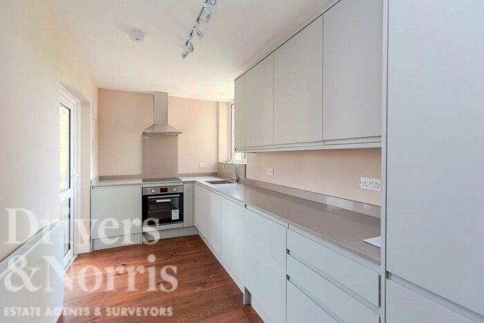 4 Bedroom Apartment To Rent In Abingdon Close, Camden, London, NW1