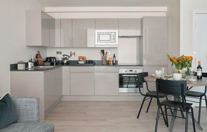 3 Bedroom Apartment To Rent In Newhall Square, Birmingham, B3