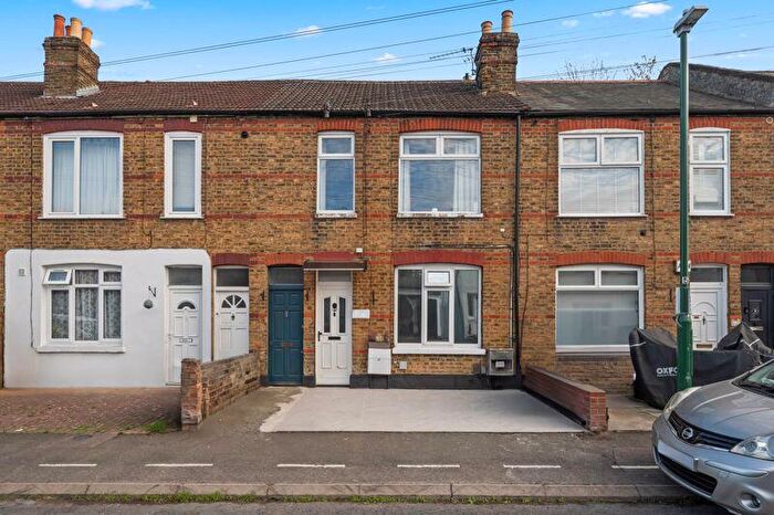 2 Bedroom Maisonette For Sale In Washington Road, Worcester Park, KT4