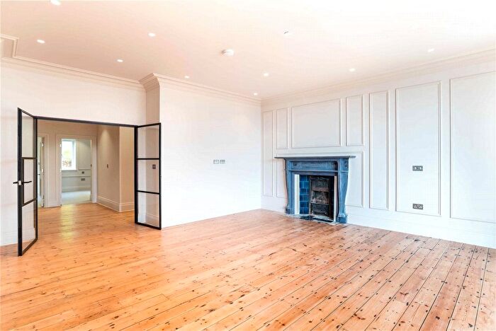 3 Bedroom Flat For Sale In Seabrook Road, Hythe, Kent, CT21