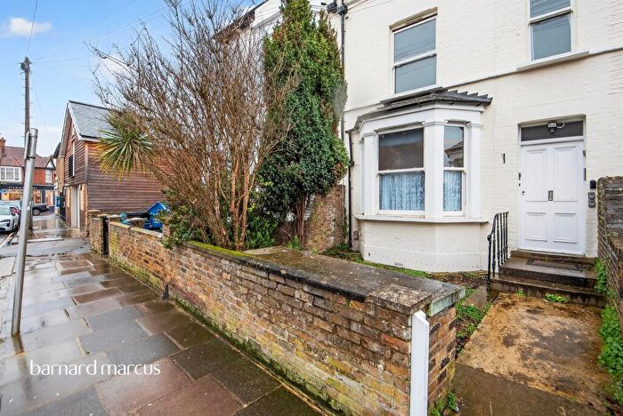 1 Bedroom Flat For Sale In St. Leonards Road, East Sheen, London, SW14