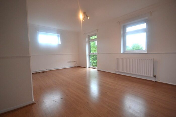 2 Bedroom Flat To Rent In Fleetham Gardens, Lower Earley, RG6