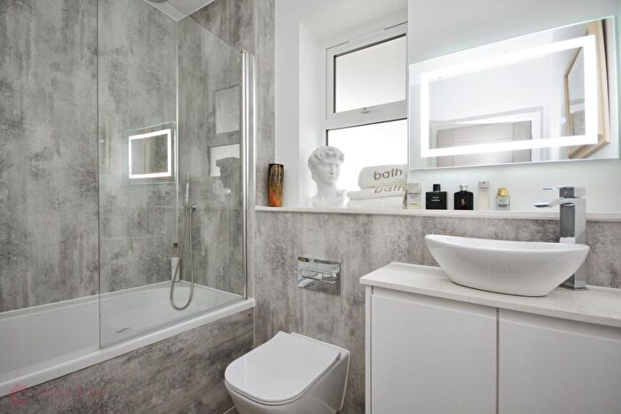 3 Bedroom End Of Terrace House For Sale In Kingsgate Avenue, Broadstairs, Kent, CT10