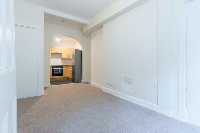 3 Bedroom Flat To Rent In Dundee Terrace Edinburgh United Kingdom, EH11
