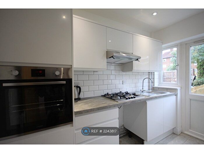 2 Bedroom Flat To Rent In Oak Avenue, London, N10