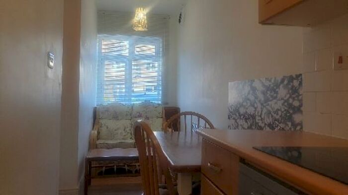 1 Bedroom Flat To Rent In Claremount Avenue, : Bed Bath Furn, KT3