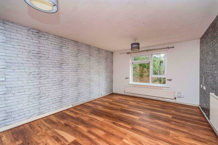 2 Bedroom Apartment To Rent In Louisa Place, Cardiff, CF10