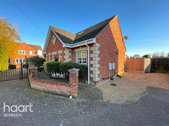 3 Bedroom Chalet For Sale In Kingswood Park, Wisbech, PE13