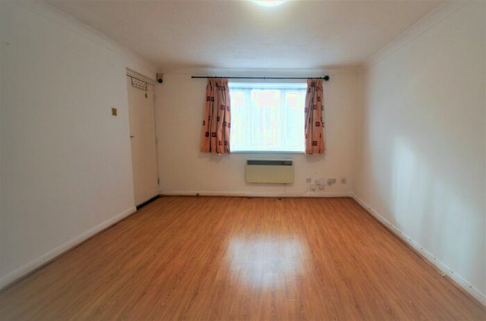 1 Bedroom Flat To Rent In Buntingbridge Road, Ilford, IG2