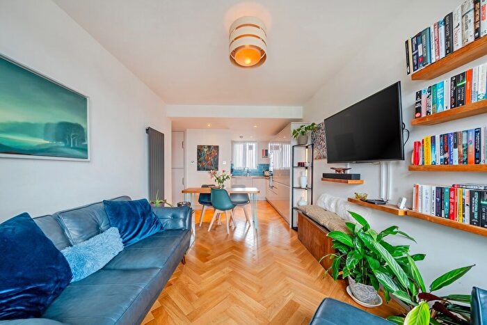 2 Bedroom Flat For Sale In Gravenel Gardens, Nutwell Street, Tooting, London, SW17