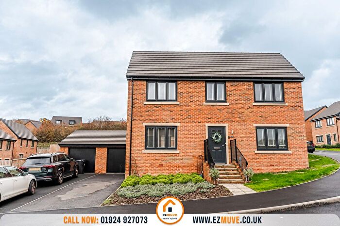 4 Bedroom Detached House For Sale In Maple Garth, Soothill, WF17