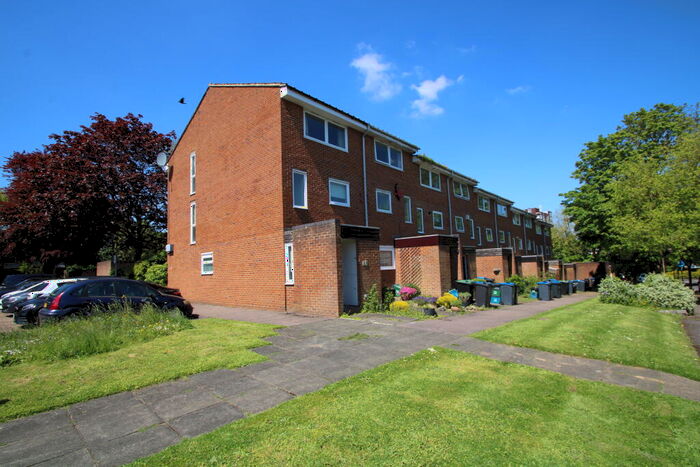 3 Bedroom Maisonette To Rent In Chepstow Rise, Croydon, CR0